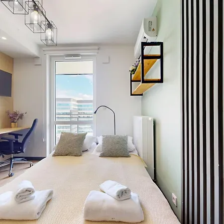 Sage Ac Balcony Parking Varsovia